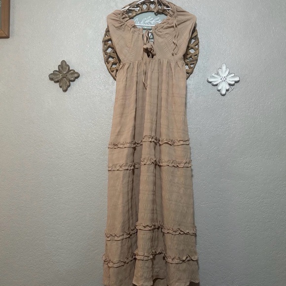 Source Unknown Dresses & Skirts - Source Unknown Ruffled Tan Maxi Dress